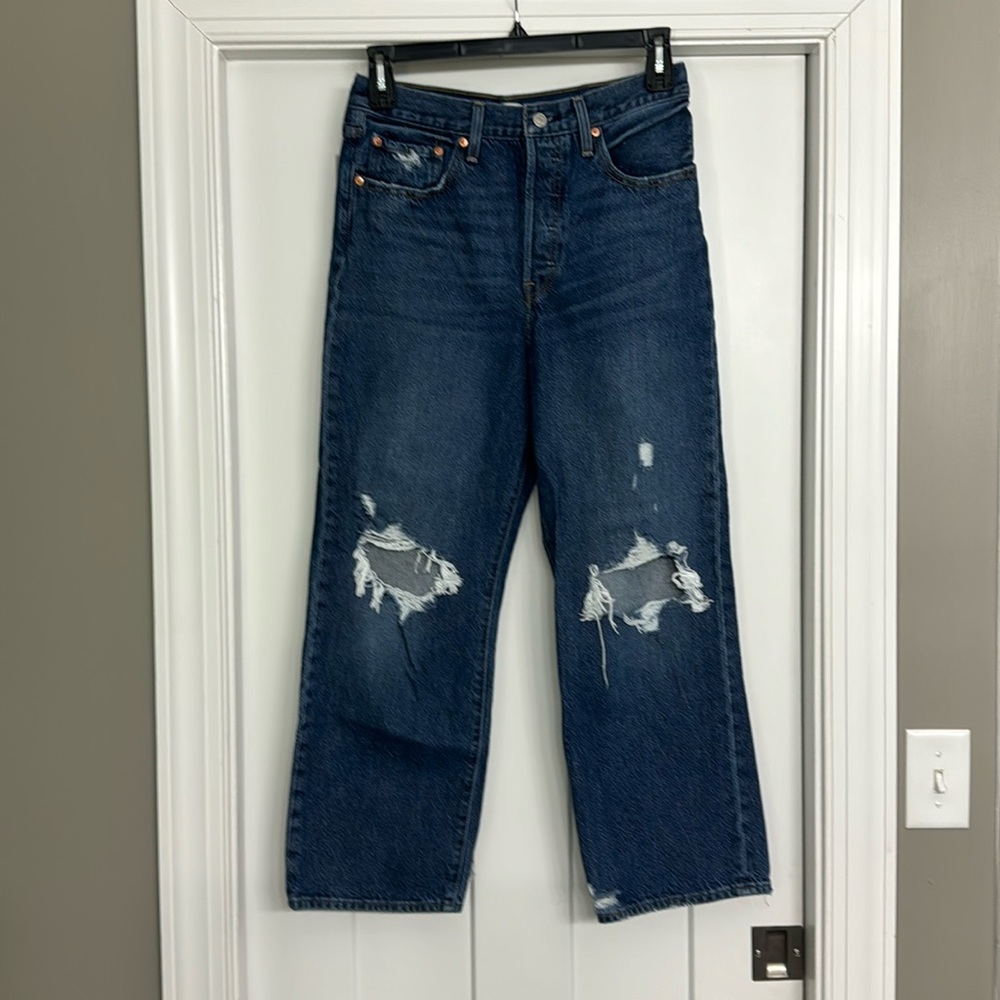 Like new Levi rib cage straight ankle jeans
